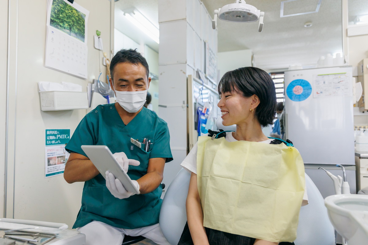 歯科医師は治療を行うほか、患者様の口の中を正確に把握し、最適な状態を維持する治療計画をプランニングします